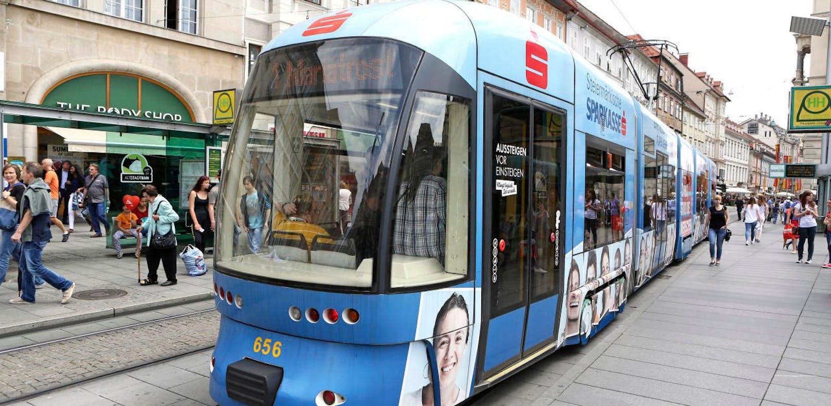 Dem 46-Jährigen wurde in einer Straßenbahn in Graz die Handtasche gestohlen