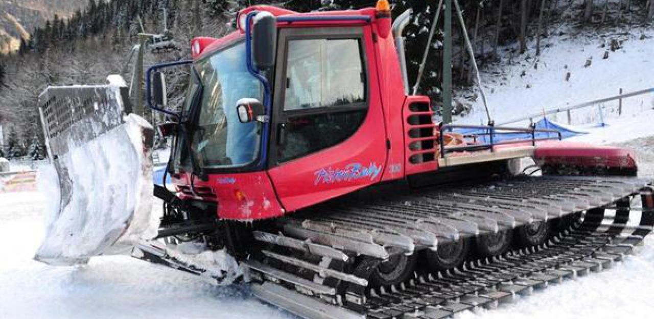 Heute.at - Betrunkener Skifahrer kracht in Pistenraupe