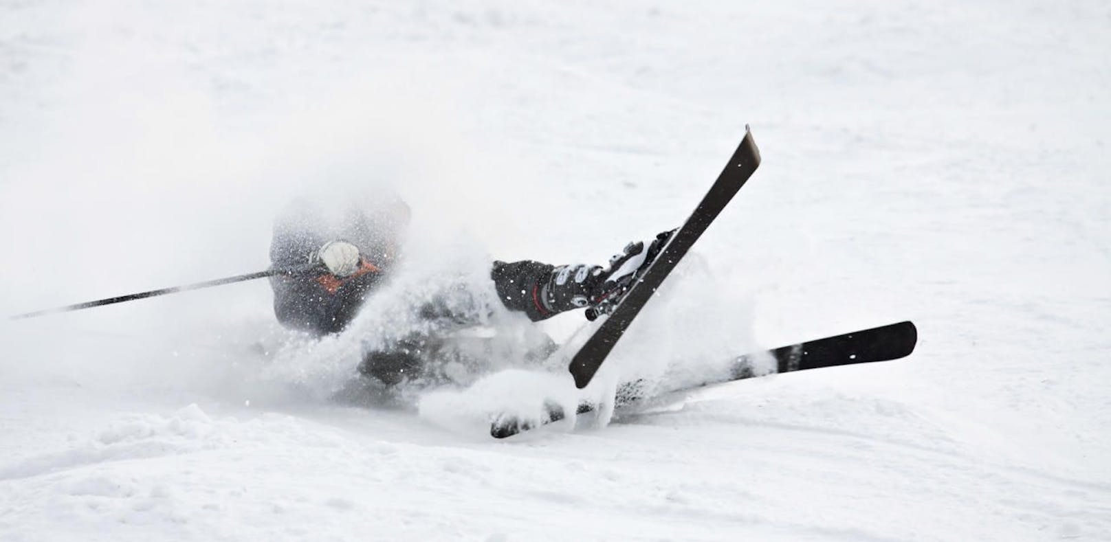 Fahrerflucht am Hochkar: Ein unbekannter Skifahrer rammte einen 40-Jährigen.