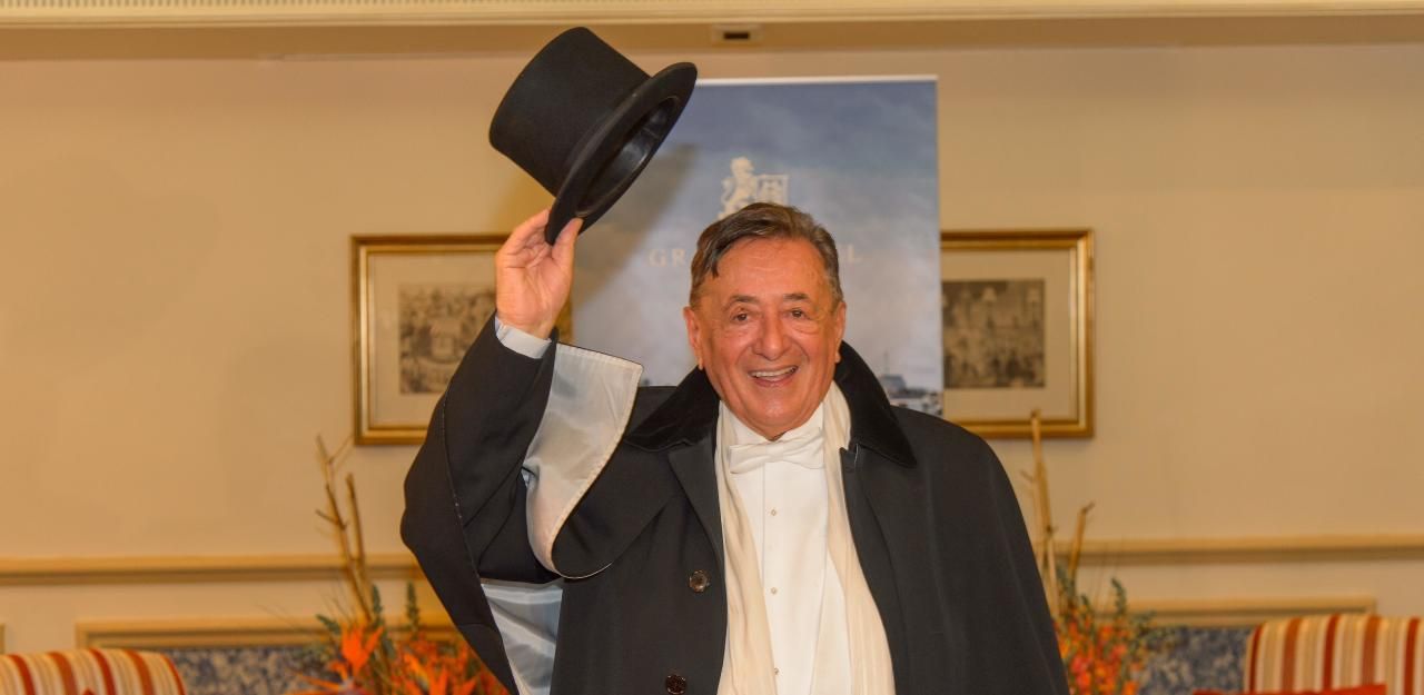 Lugner "nur" mit einem Stargast am Opernball - Leute Heute | heute.at