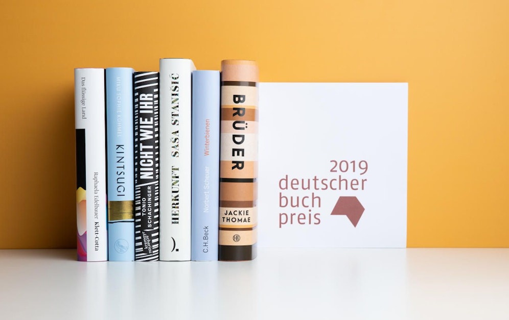 Shortlist des deutschen Buchpreises 2019, v.l.n.r.: Raphaela Edelbauer "Das flüssige Land", Miku Sophie Kühmel "Kintsugi", Tonio Schachinger "Nicht wie ihr", Saa Staniic "Herkunft", Norbert Scheuer "Winterbienen", Jackie Thomae "Brüder" Fotocredit: vntr.media
