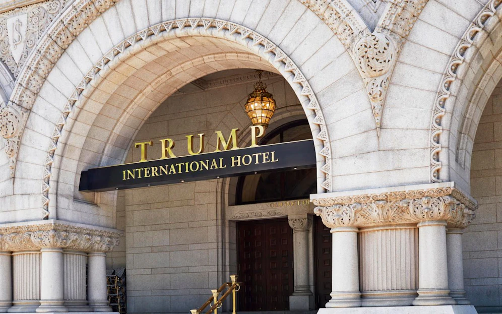 Die Fassade des Trump Towers in Washington