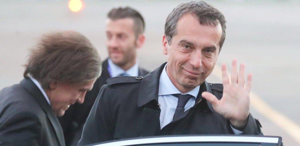 Archivbild: Christian Kern am Flughafen.