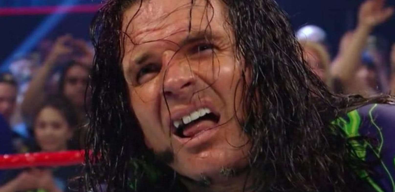 Brutal! Sheamus kickt Jeff Hardy einen Zahn raus