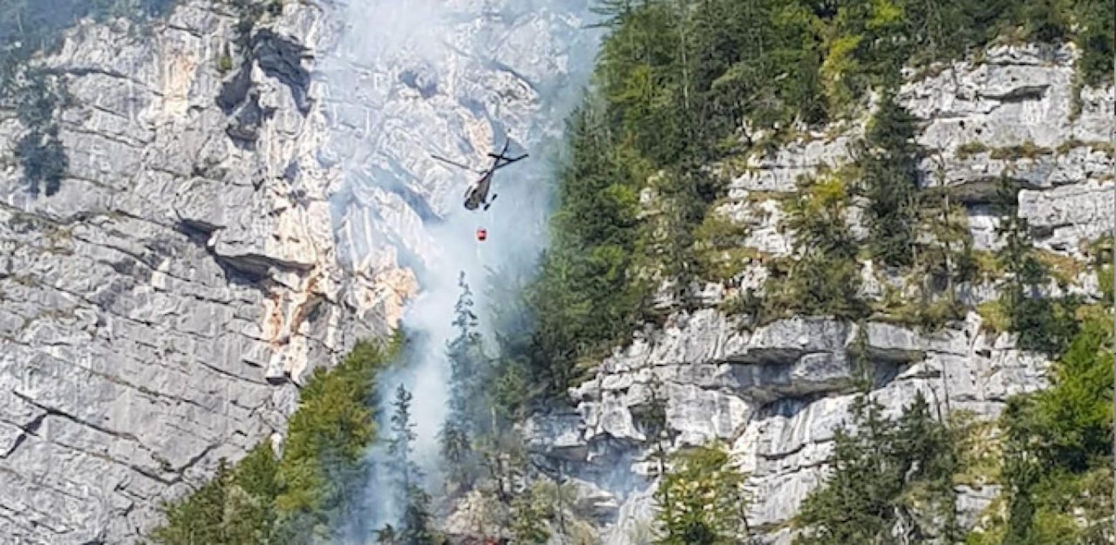 Brand in Klettersteig hält vier Feuerwehren in Atem