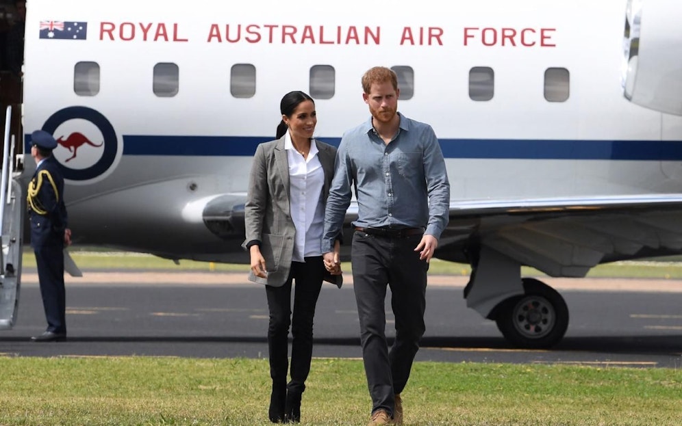 Meghan und Harry mussten sich für ihre Reisen mit dem Privatjet Kritik von Umweltschützern gefallen lassen.