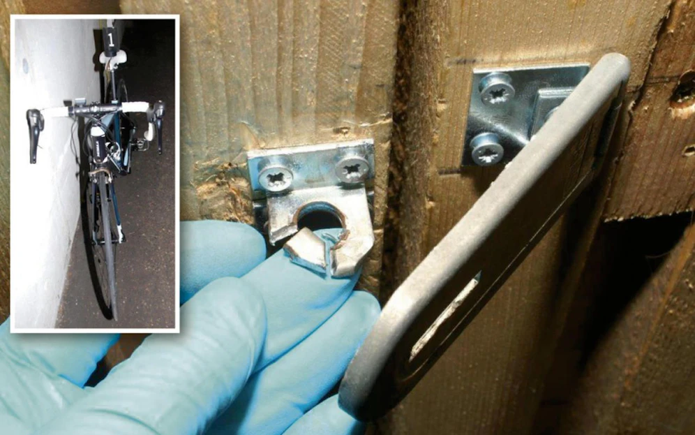 Die Täter brachen zahlreiche Kellerabteile auf.