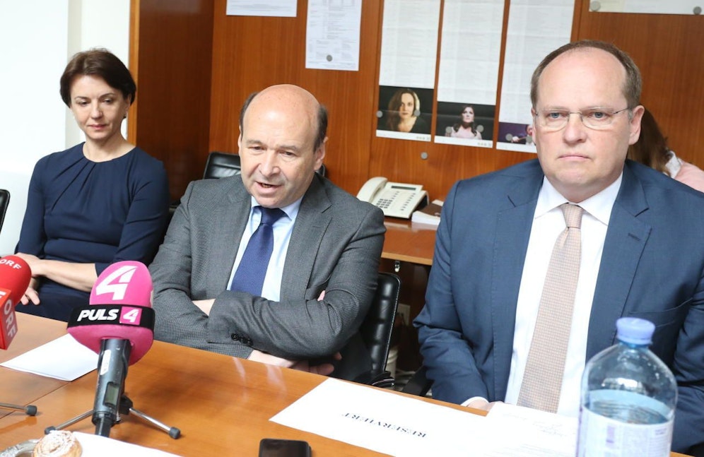 Ballettchef Manuel Legris, Schuldirektorin Simona Noja und Operndirektor Dominique Meyer.