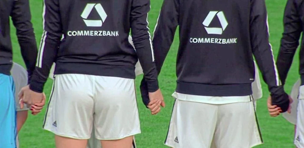TV-Aufreger? Das ZDF zeigt Deutschlands Teamspielerinnen bei der Hymne von hinten