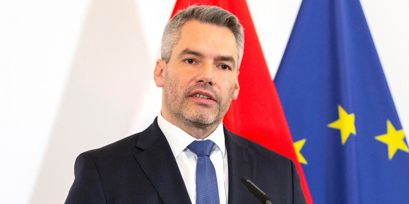 Innenminister Karl Nehammer (ÖVP) freut sich über das&nbsp;neue "Bundeslagezentrum".