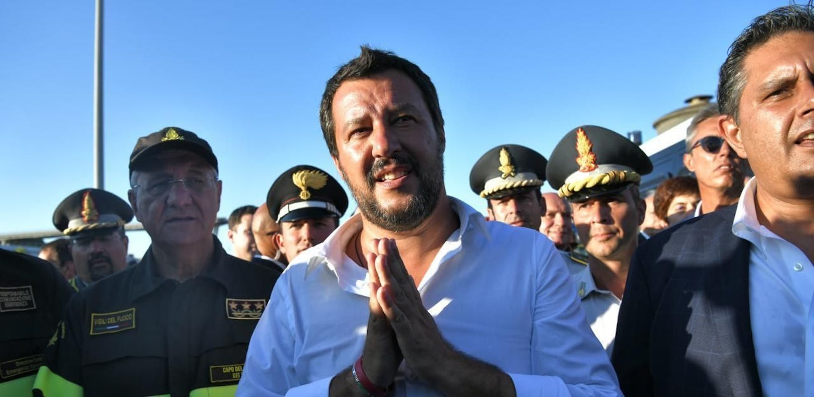 Italiens Innenminister Matteo Salvini (M.)
