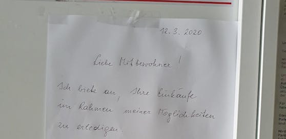 In Mehrparteienhäuser wie etwa hier in Linz-Urfahr bieten sich Mitbewohner gegenseitig Hilfe an.