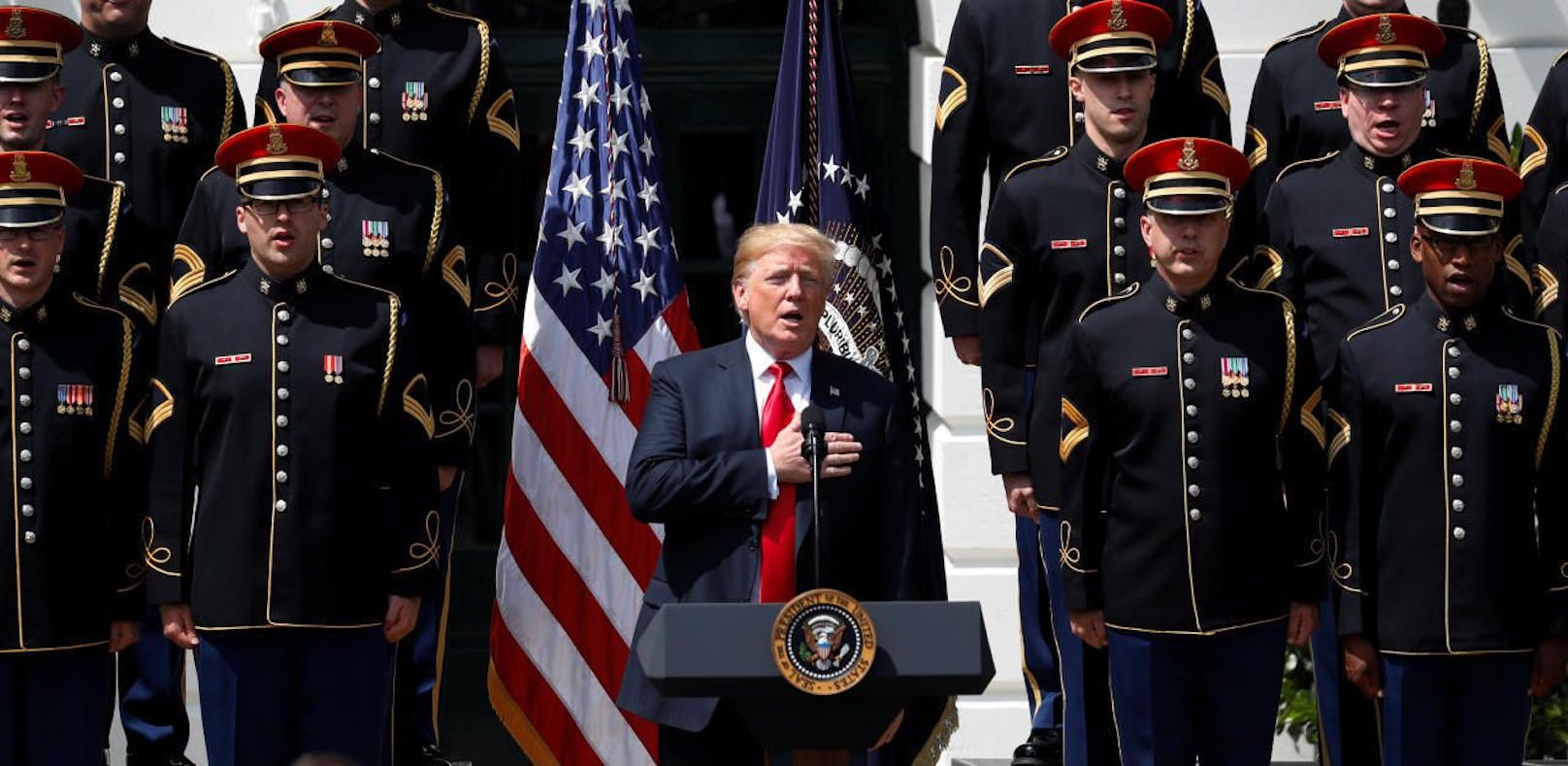 Donald Trump bei einer Militärfeier Anfang Juni