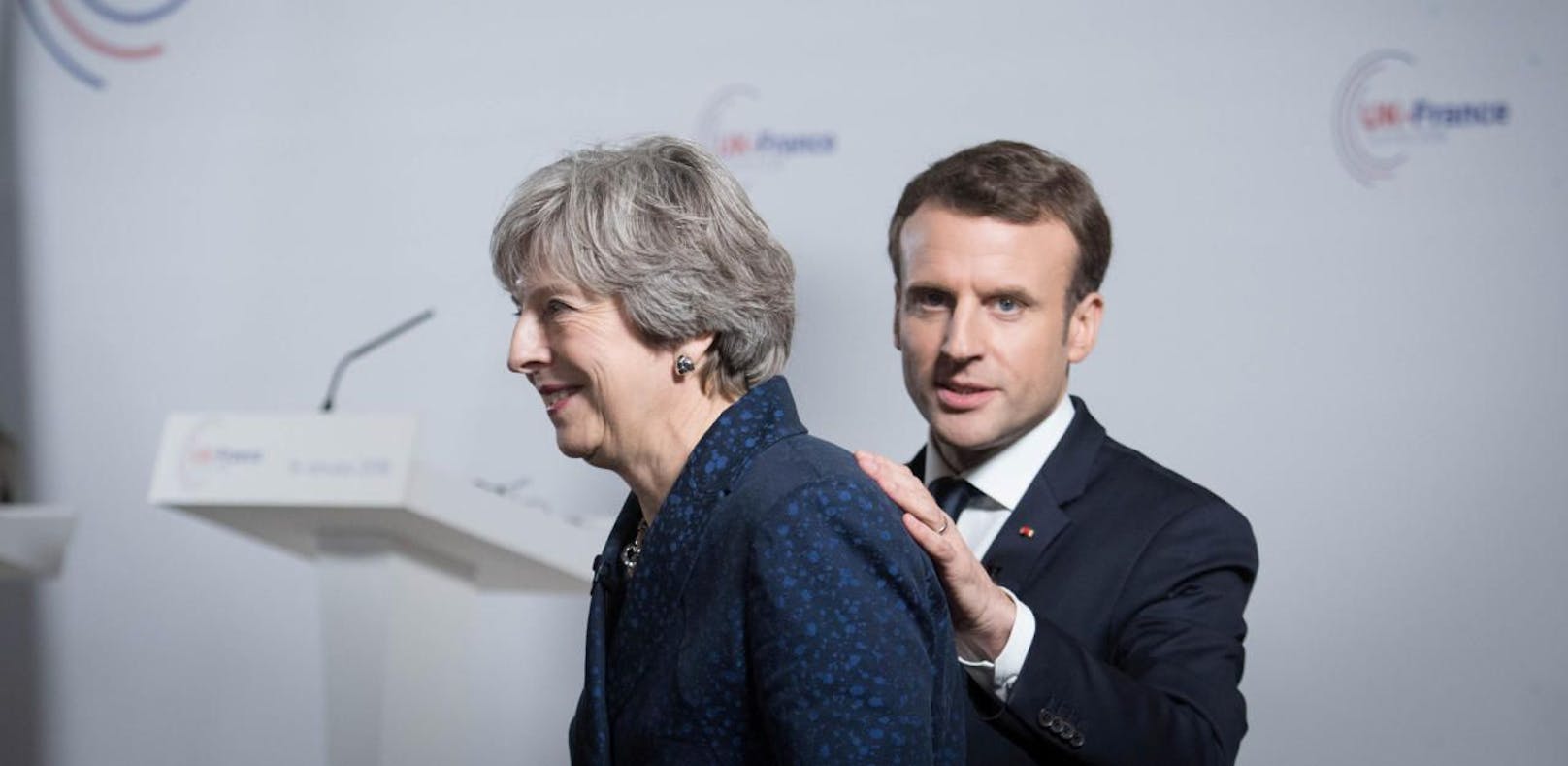 Theresa May empfing Emmanuel Macron in Sandhurst.
