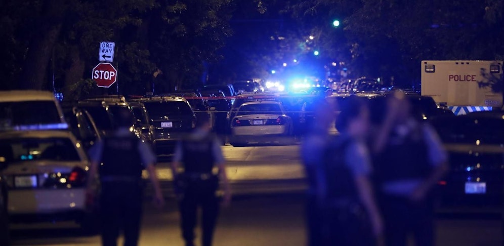 Die Polizisten eröffneten das Feuer (Symbolbild)