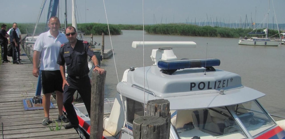 Die Retter des 65-jährigen Seglers. 