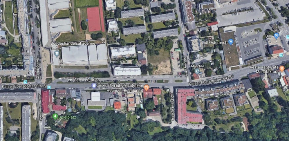 In der Kaiser-Ebersdorfer-Straße ereignete sich am Samstagabend ein tödlicher Verkehrsunfall.