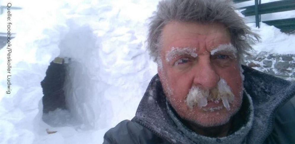 Mit diesem Selfie verschaffte sich Hüttenwirt Ludwig Peskoller viele Fans.