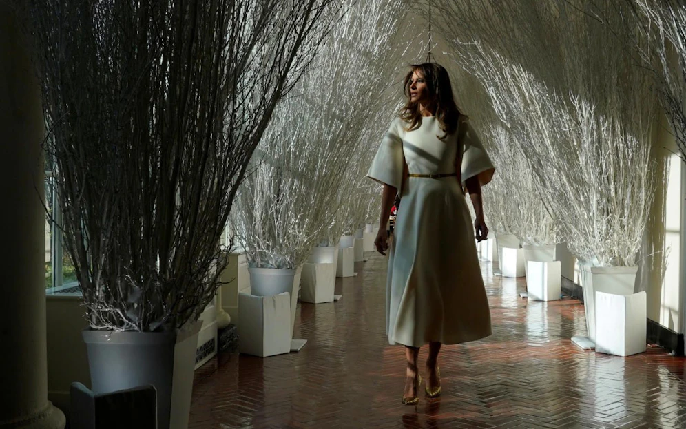 Cool oder gruselige Deko? Auch dieses Bild von Melania Trump im "Weihnachtswald" fanden Internet-User weltweit verstörend. 