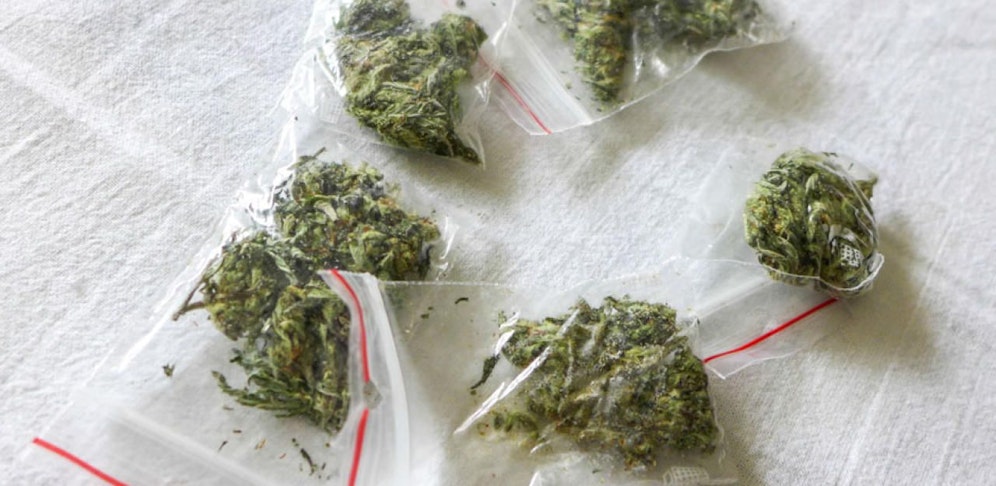 Rund 40 Baggies voller Drogen wurden bei den Lenkerin und ihrem Beifahrer sichergestellt.