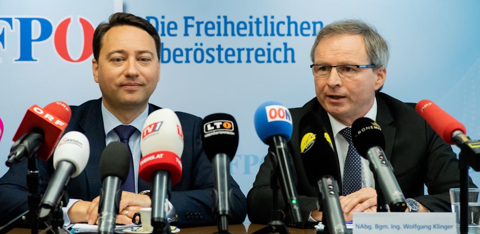 FPOÖ-Chef Manfred Haimbuchner (li.) mit Landesrat Wolfgang Klinger