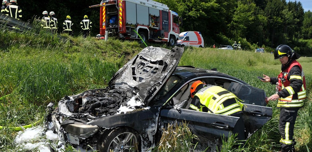 Aus diesem Wrack wurden drei Personen gerettet.
