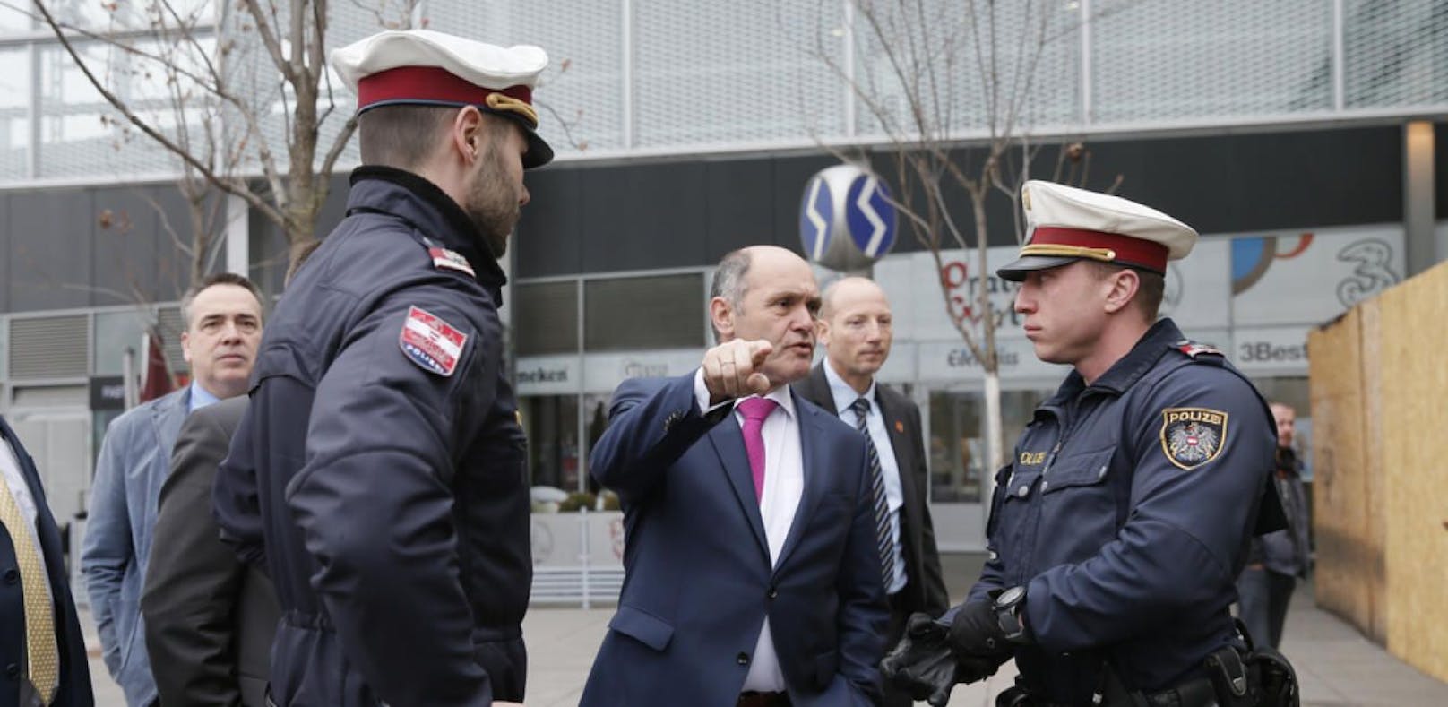 Innenminister Wolfgang Sobotka (ÖVP) fordert mehr Kompetenzen für die Polizei.