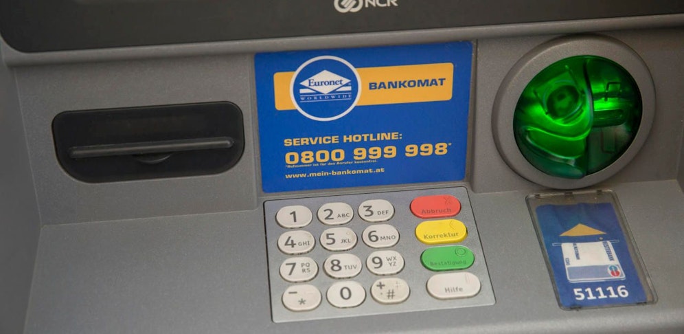 Studentin fand Million am Konto - und ging shoppen.