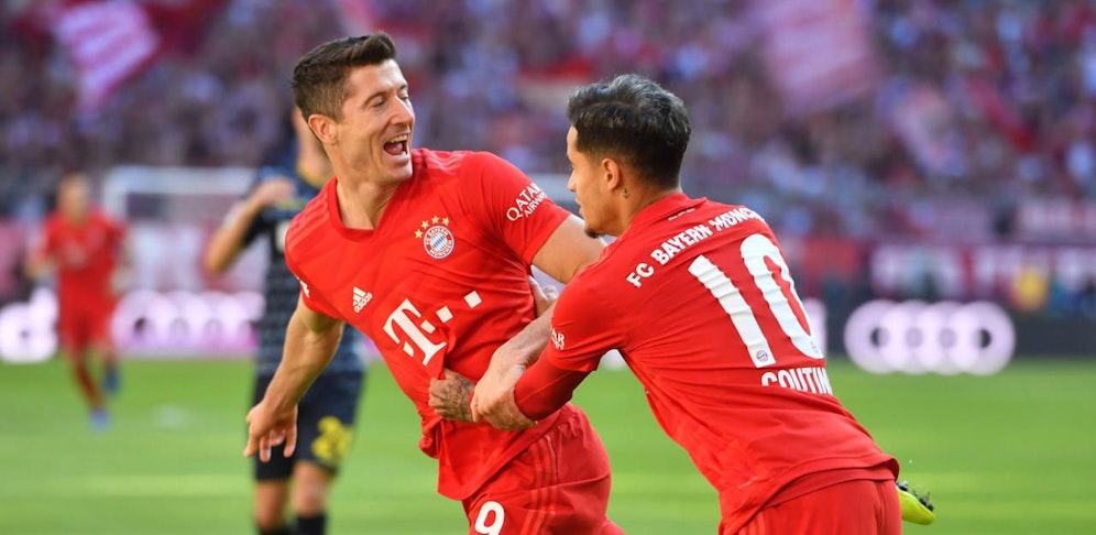 Robert Lewandowski jubelt mit Philippe Coutinho.