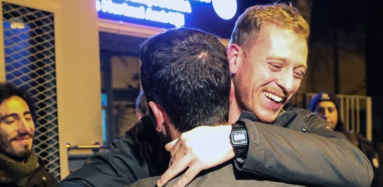 Heute.at - Zirngast geht frei nach Terror-Klage in Ankara