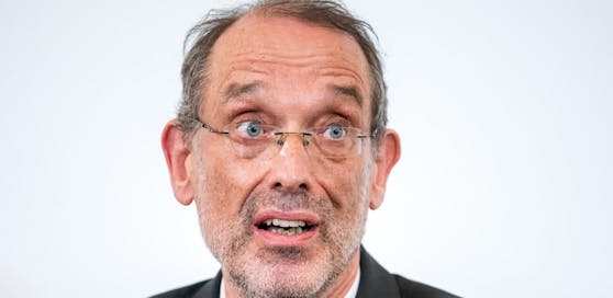 Bildungsminister Heinz Faßmann kündigte an, dass die Matura um mindestens zwei Wochen verschoben wird.