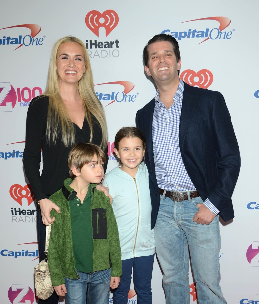 Ein Bild aus glücklichen Tagen: Donald Trump Jr. , Ehefrau Vanessa und die Kinder Kai Madison sowie Donald John III. bei einem New Yorker Ball 2015. 