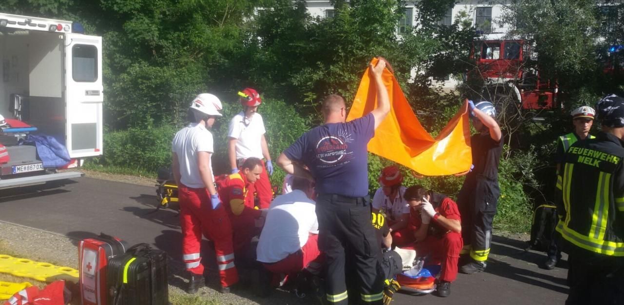 Heute.at - Pkw stürzte sieben Meter ab: Lenker schwer verletzt