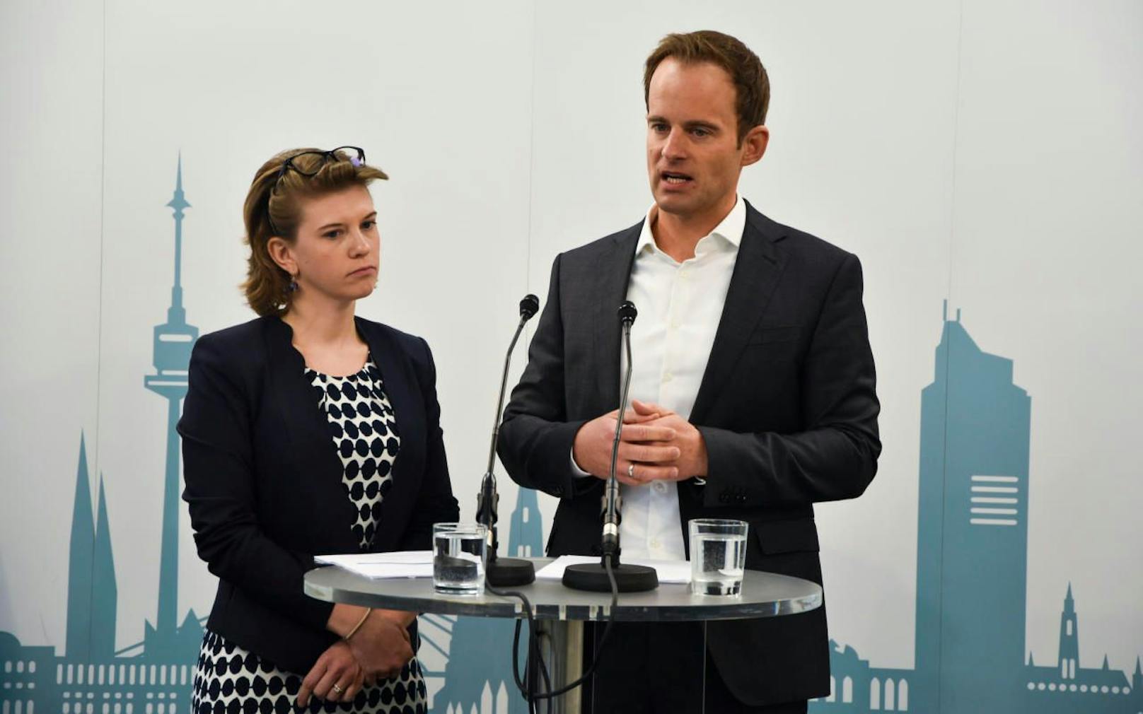 Die ÖVP Wien (v.l.: Klubobfrau Elisabeth Olischar und Stadtrat Markus Wölbitsch) will Wiens Weltkulturerbe über eine Änderung der Flächenwidmung beim Heumarkt retten. (c) ÖVP Wien
