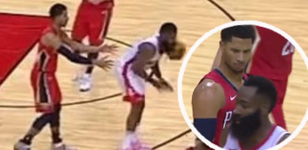 Harden schießt sich selber ab, Josh Hart kann's nicht fassen.