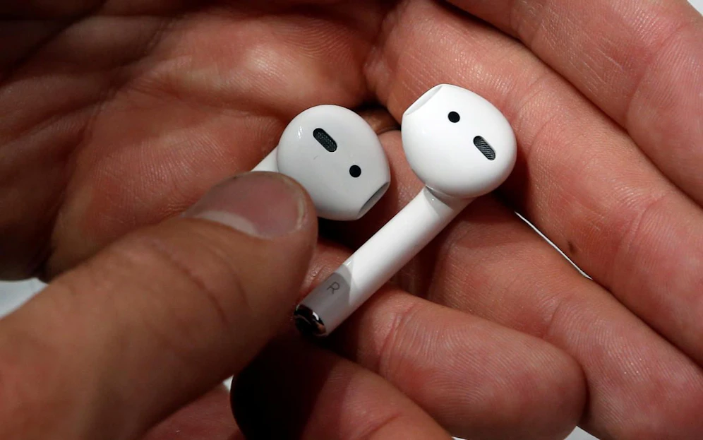 Die Beute: Ein paar Airpods.