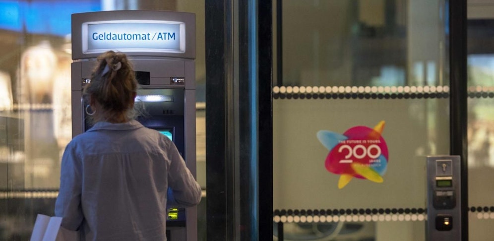 Die Erste Bank und Sparkassen bitten, die Filialen zwischen 9 und 10 Uhr für Menschen der Risikogruppen freizuhalten.