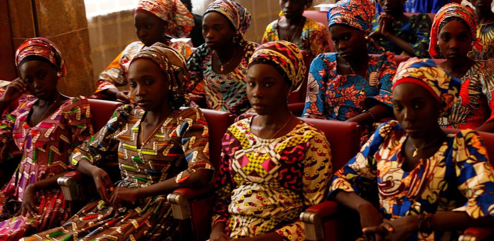 21 Chibok-Mädchen, die im Oktober 2016 von Boko Haram freigelassen wurden an einem Meeting mit dem nigerianischen Präsidenten. (Archivbild) 