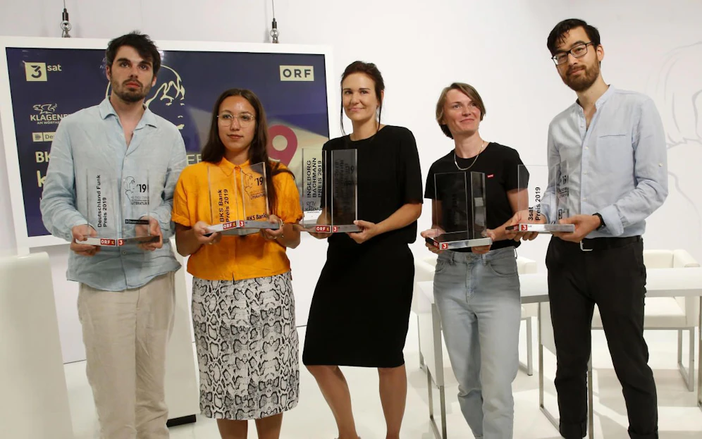 (v.l.) Leander Fischer, Ronya Othmann, Birgit Birnbacher, Julia Jost und Yannic Han Biao Federer waren die Bachmannpreisträger 2019. 