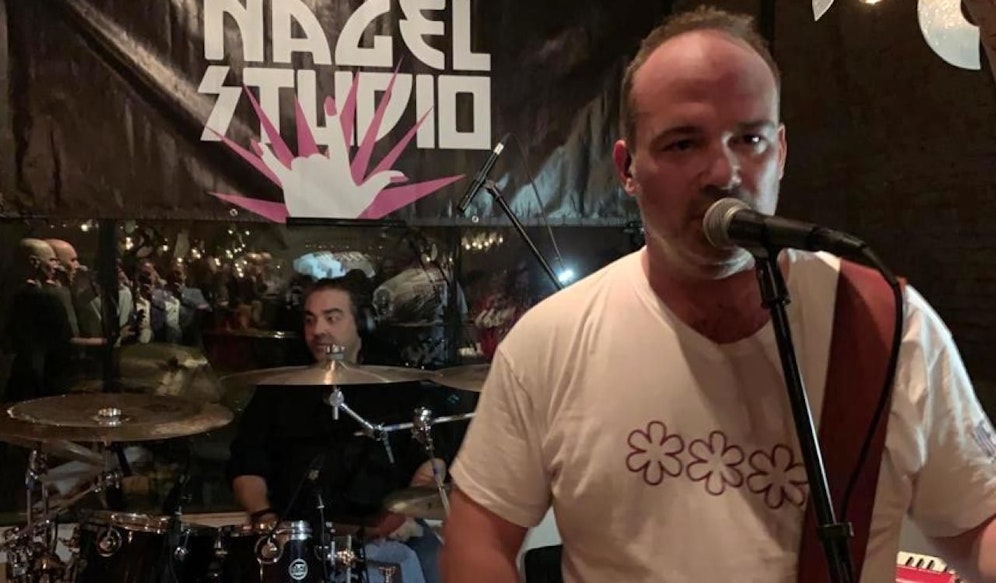 Juan Amador beim Live Auftritt.  