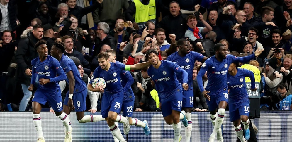 Chelsea jubelt über das 5:4. Das Tor wird durch VAR als regelwidrig eingestuft.
