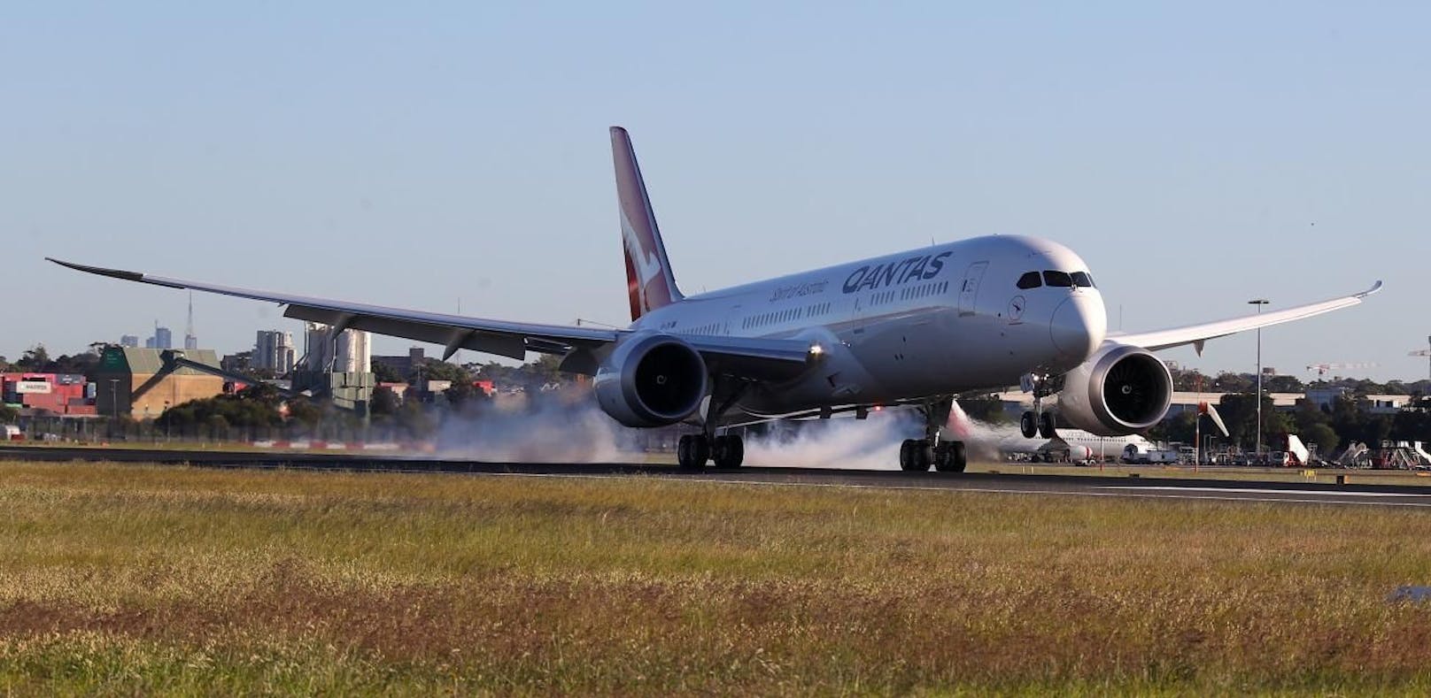 Australiens Fluggesellschaft Qantas hat den bisher längsten Passagierflug absolviert.