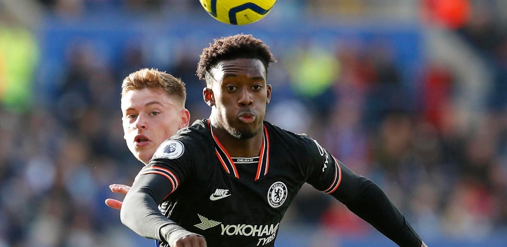 Chelsea-Star Callum Hudson-Odoi wurde positiv auf das Coronavirus getestet.