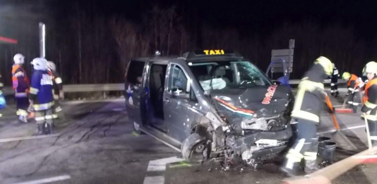Heute.at - Zehn Verletzte nach Frontalcrash zweier Busse