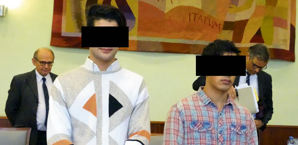 Afghane (18, re.) und Iraker (19, li.) vor Gericht.                       