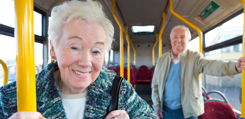 Soll laut einigen Ärzten gesund sein: im Bus stehen. (Symbolbild)