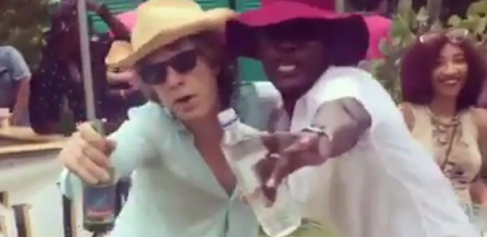 Mick Jagger geht bei Karibik-Karneval voll ab