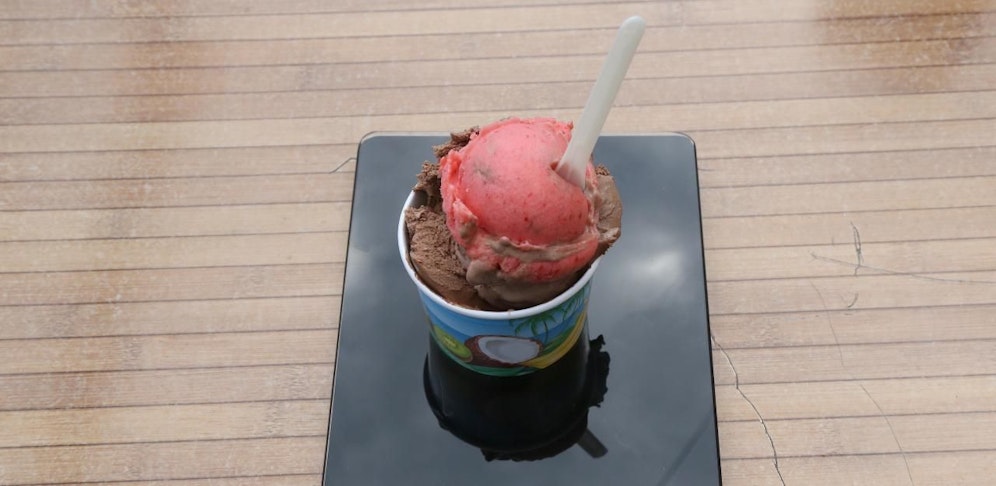 Der Sieger! Beim "Riva" am Hauptplatz bekamen wir beim Test für einen Euro 64 Gramm Eis! 