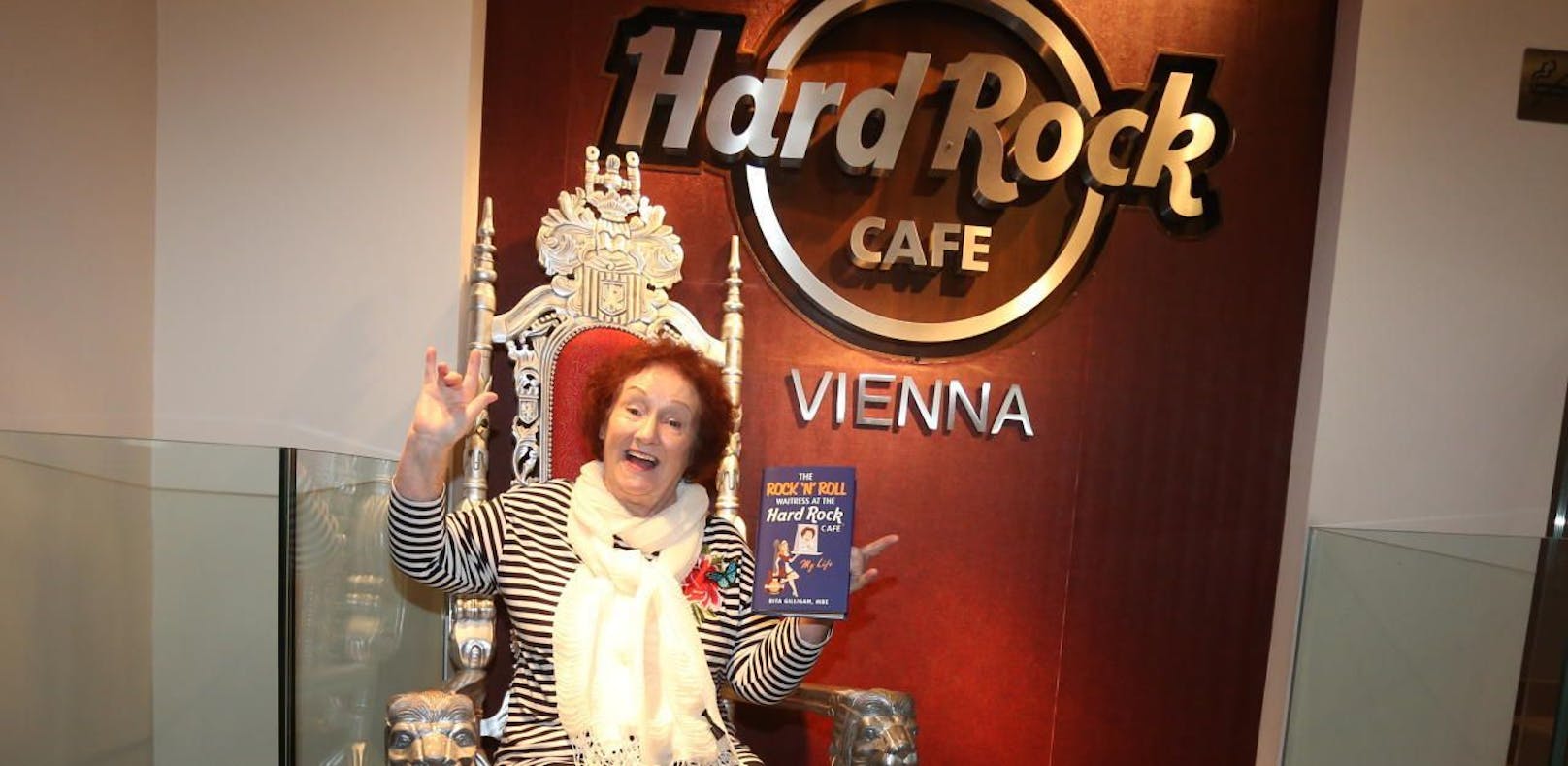 Rita Gilligan zu Besuch im Hard Rock Cafe Wien