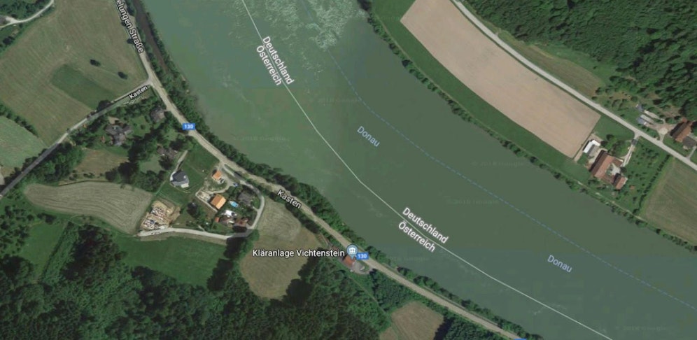 In den Sträuchern neben der Donau wurde die männliche Leiche gefunden. 